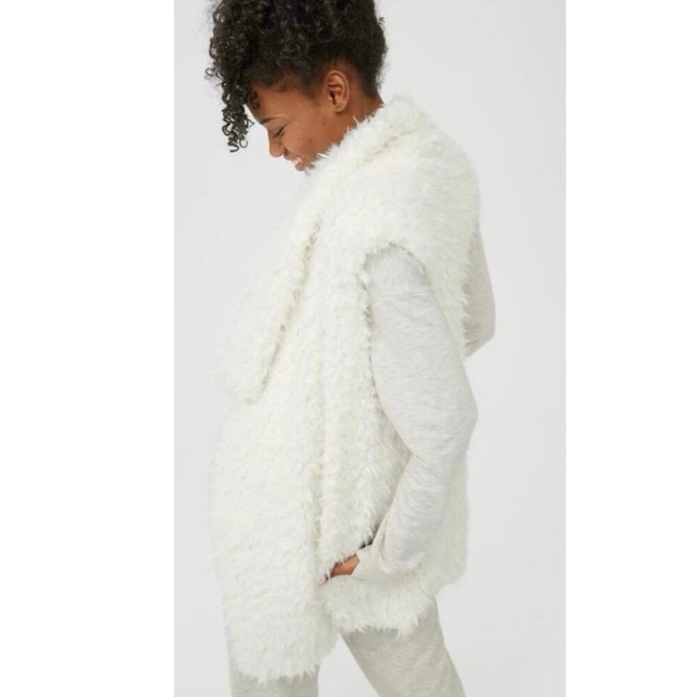Arrie Faux Fur Vest Women’s Medium Ivory Cream Shaggy Open Front Draped Cozy - Picture 9 of 10